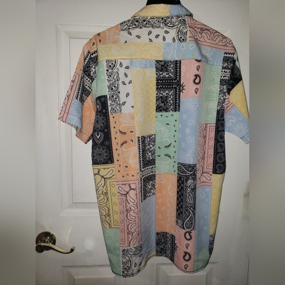 Medium mens button up shirt - Picture 3 of 3